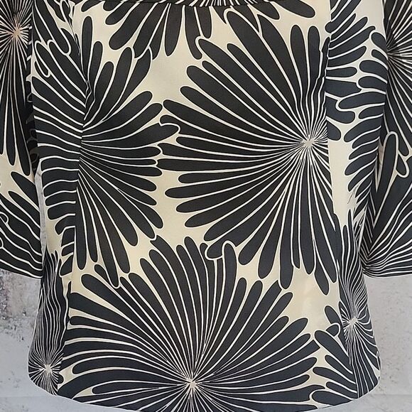 An Original Milly Of New York Elegant Black and Cream  Women's Top Size 2 - Picture 3 of 13